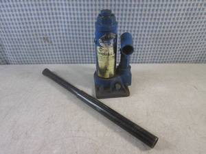 lot 104 image: (G-1) Chieftain Automotive Hydrauli...