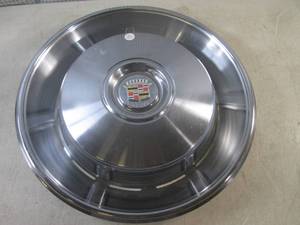 lot 121 image: (FS) Vintage 1960s Cadillac Hubcap...