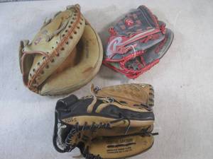 lot 127 image: (CSB) 3 Baseball Gloves - National ...