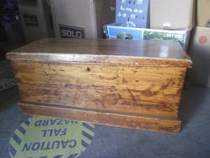 lot 129 image: (BR3) Vintage Wood Chest Bench - 35...