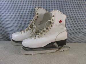 lot 210 image: (BS) Pair of Womens Rally Ice Skat...