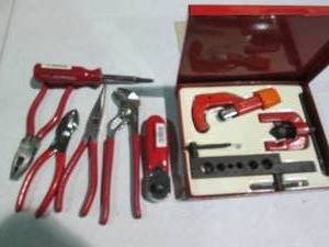 lot 50 image: Flaring tool in metal case, channel...