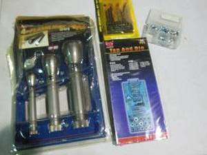 lot 62 image: 4pc flashlight set, 40pc Tap and Di...