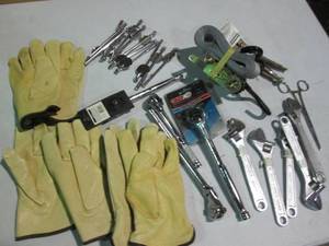 lot 63 image: Ratchets, wrenches, reach tools, gl...