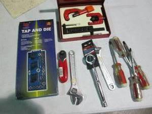 lot 75 image: Flaring tool in metal case, 40pc Ta...