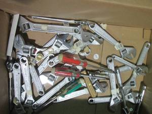 lot 86 image: Wrenches, ratchets, screwdrivers an...