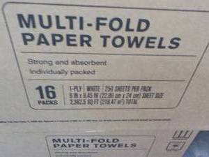 lot 31 image: 4000 Multi Fold White Paper Towels...