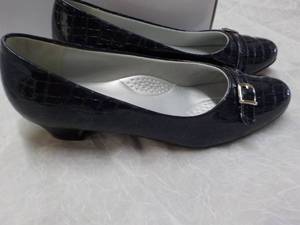 lot 54 image: Ashro New Shoes size 10...