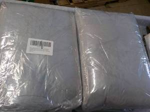 lot 68 image: 2 Washable Cat Beds for Indoor Cats...