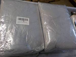 lot 69 image: 2 Washable Cat Beds for Indoor Cats...