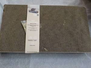 lot 82 image: Cat Scratcher...