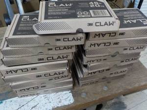 lot 111 image: 17 3M Claw Drywall Picture Hangers...