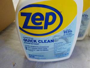 lot 146 image: 4 Qts. Spray Bottles ZEP Disinfecta...