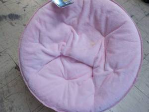 lot 155 image: Sohl Furniture Kids Pink Saucer Cha...