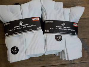 lot 189 image: 12 Pair Wear Proof Athletic White S...