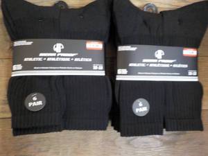 lot 195 image: 12 Pair Wear Proof Athletic  Socks ...