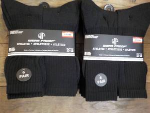 lot 196 image: 12 Pair Wear Proof Athletic  Socks ...
