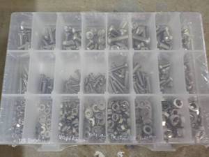 lot 229 image: 540 piece Kit...