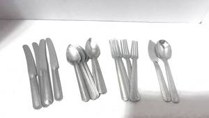 lot 48 image: Vintage Childrens Play Silverware 18pcs