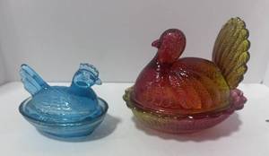 lot 4 image: 4 L.E. Smith Amberina Glass Turkey and 3 Blue Hen on Nest