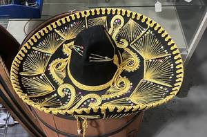 lot 119 image: Fun Sombrero