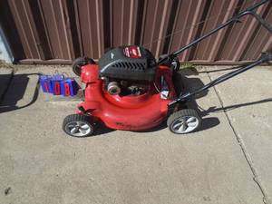 lot 108 image: Yard Machine 4 hp 22 push mower. Used condition. Tested & works. As shown.