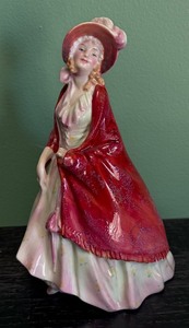 lot 157R image: AT - Royal Doulton Paisley Shawl Figurine