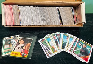 lot 251C image: BD - Large Collection of Assorted Baseball Cards in Storage Box