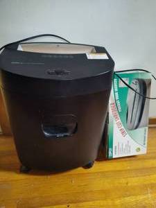 lot 66 image: Paper Shredders