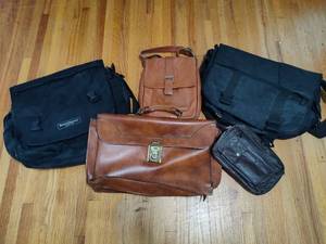 lot 69 image: Assorted Shoulder Bags