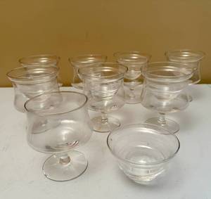 lot 44 image: Set of 8 Shrimp Cocktail Bowls