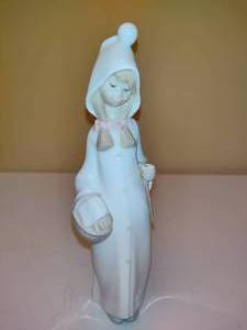 lot 19 image: Lladro Shepard Girl Figurine