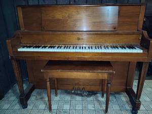 lot 27 image: Vintage Cable Upright Piano with Bench