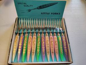 lot 25 image: Vintage Little Forks