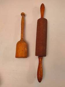 lot 106 image: Antique Potato Masher & Rolling Pin