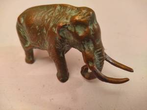 lot 117 image: Brass Elephant