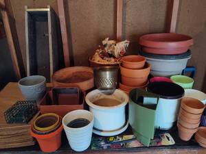 lot 124 image: Huge lot of IndoorOutdoor Pots & Leaf Bags