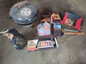 lot 136 image: Small Weber Grill & Grilling Accessories