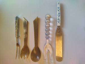 lot 142 image: Assorted Serving Tools
