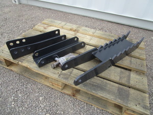 lot 228 image: Wolverine 32 Backhoe Hydraulic Thumb