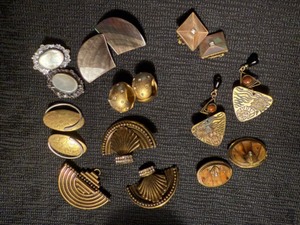 lot 23 image: Ermani Bulatti and Others Clip Ear Rings Plus Necklace Pennant