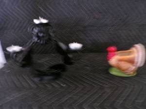 lot 33 image: Lot of 2 - Decorative Dining Table Accents