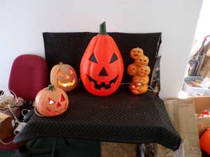 lot 50 image: Lot of 4 - Lighted Pumpkins
