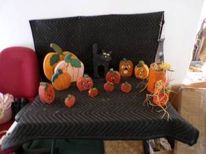 lot 51 image: Lot of 15 Wooden Tabletop Decorations for Halloween