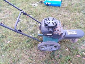 lot 4 image: Ranch King Yard Trimmer