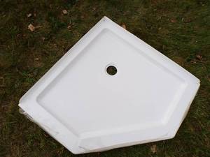lot 11 image: White Corner Shower Stall Base