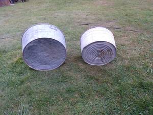 lot 16 image: Metal Washtubs