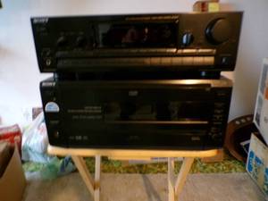 lot 23 image: Sony CDDVD Player & AMFM Receiver