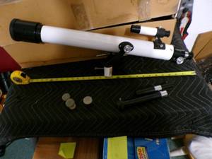 lot 26 image: Bushnell Banner Astro 280 Telescope  Tripod