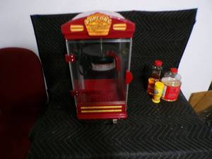 lot 28 image: Popcorn Machine - Electric